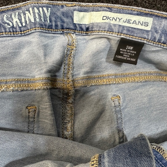 DKNY Women's Jeans Light Blue Soho Skinny Plus 24 W - Picture 6 of 7